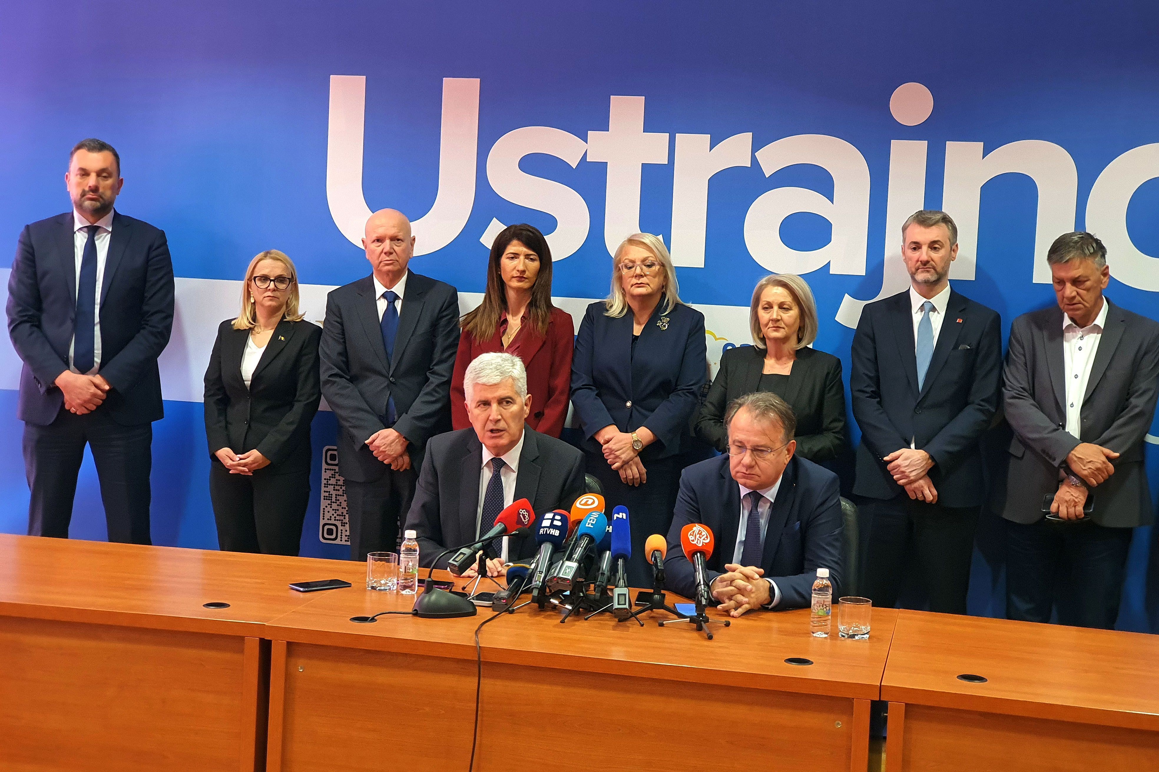 Kada 'trojka' nema sposobnosti rješavati probleme u priču uskače međunarodna zajednica