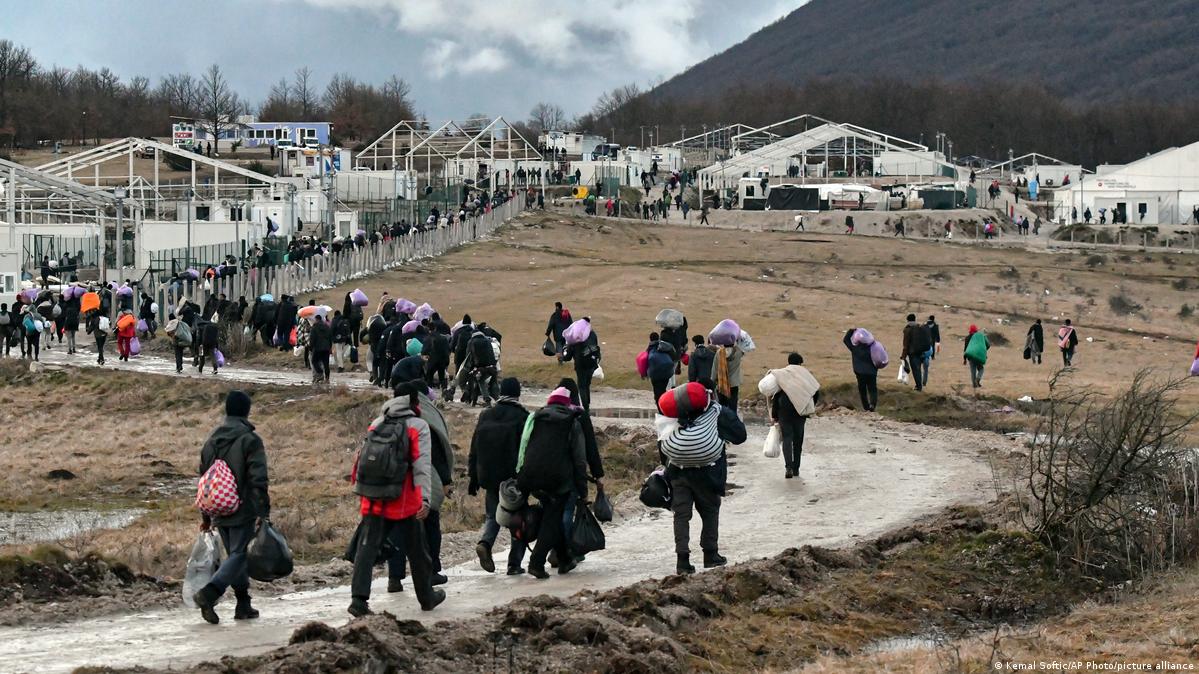 STRAH U BIHAĆU! Migranti se dovoze iz Hrvatske, odgovorni samo šute