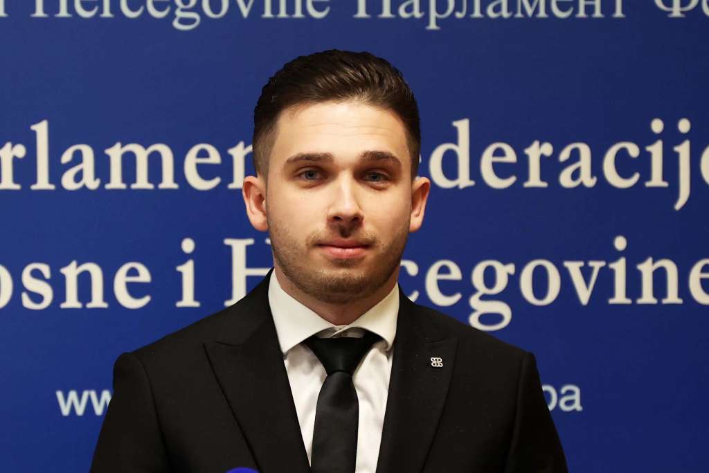 NES ostao bez jednog zastupnika