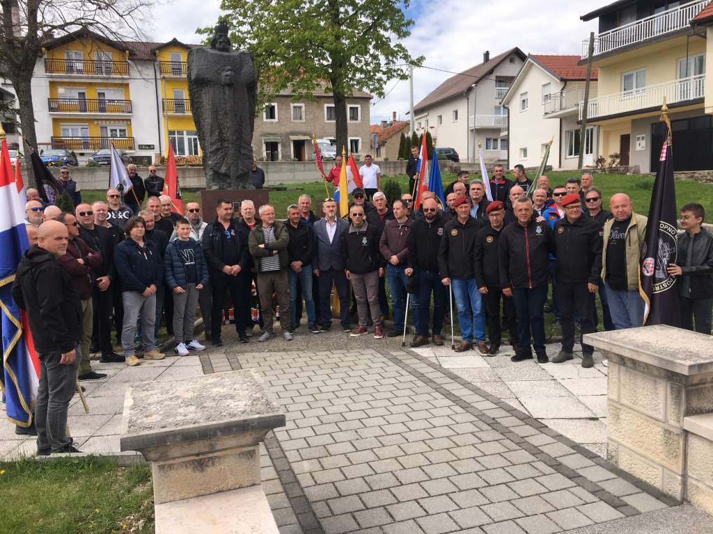 U Tomislavgradu susret pripadnika oklopnih postrojbi HVO-a i HV-a