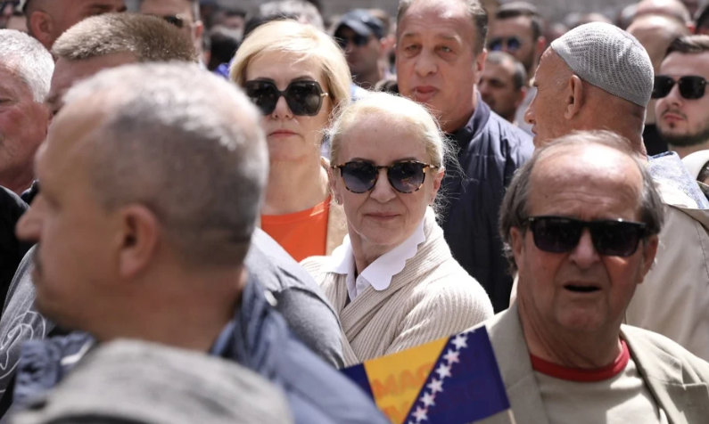 Sjednica počela pa odmah objavljena pauza! Na prosvjedima članovi SDA i DF-a