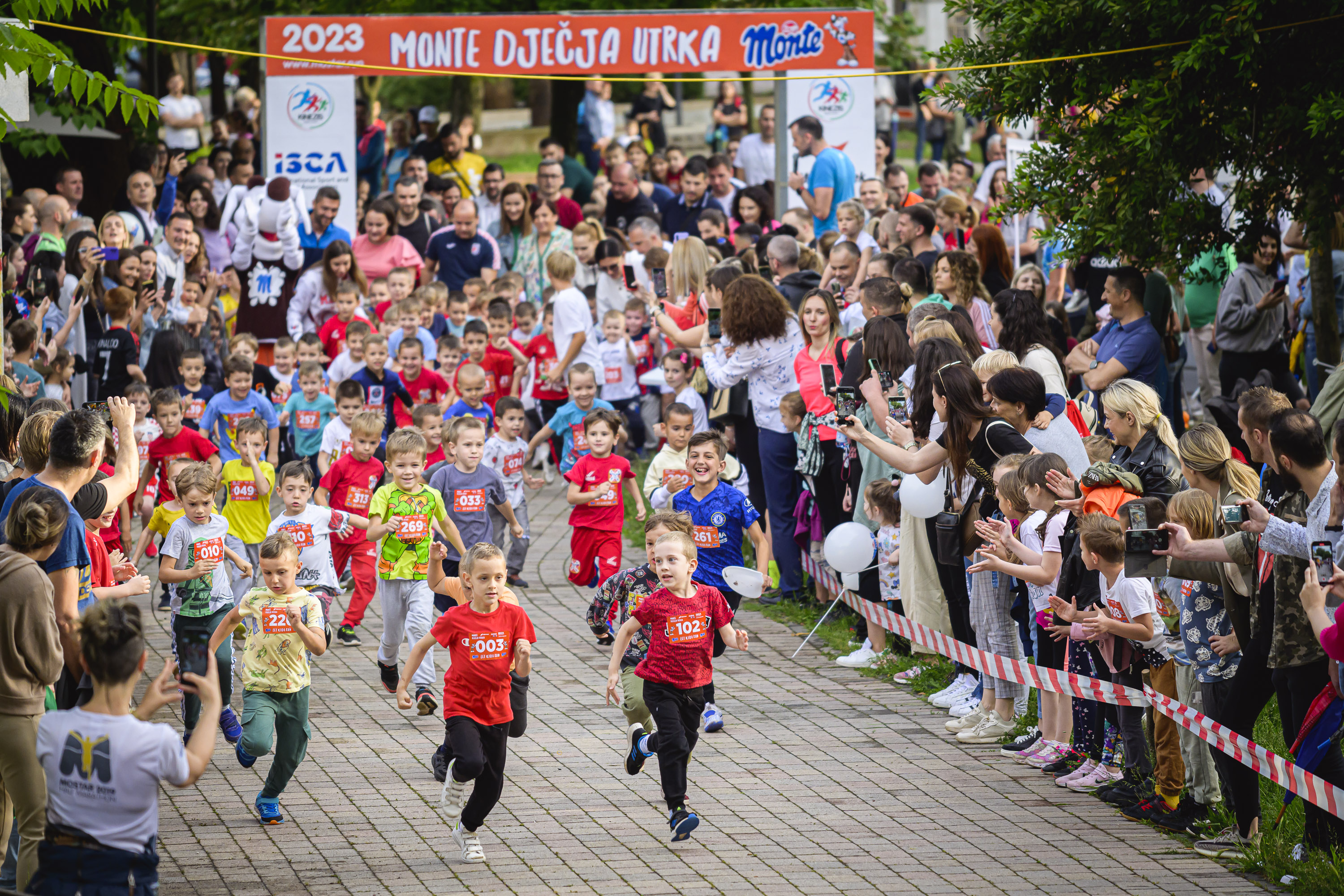 350 djece u Zrinjevcu trčalo Monte utrku za djecu u sklopu Mostar Move Week-a