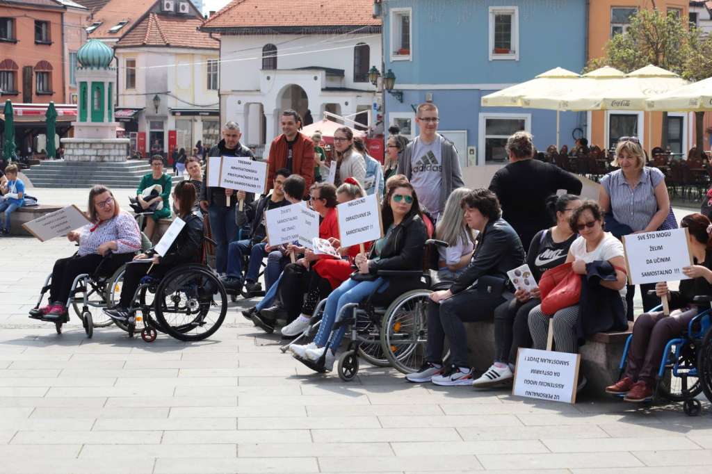 Osobe s invaliditetom susreću se s mnoštvom prepreka u nastojanju da žive samostalno