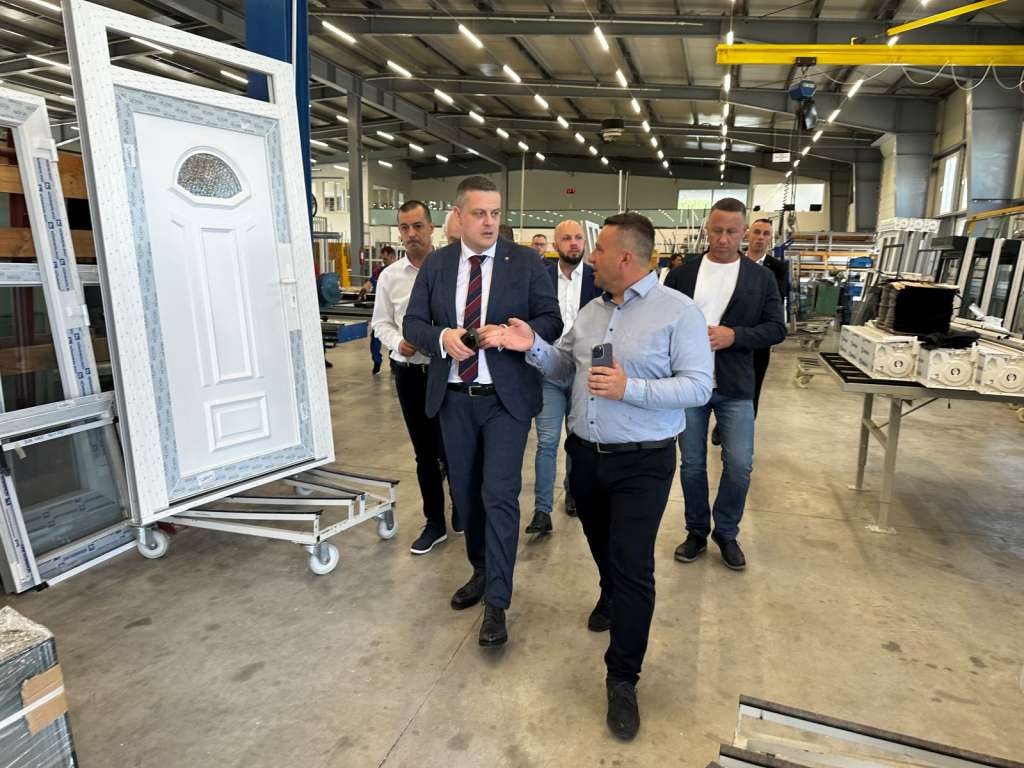 MIJATOVIĆ NAJAVIO: Idemo na smanjenje doprinosa na plaće