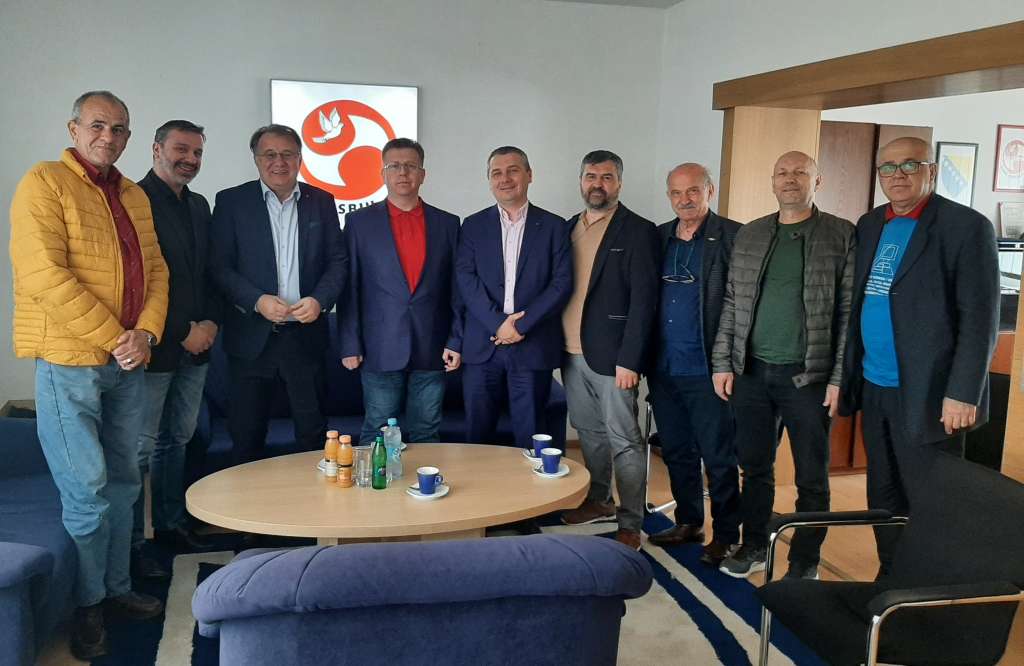 Premijer Nikšić u prvomajskoj posjeti Sindikatima