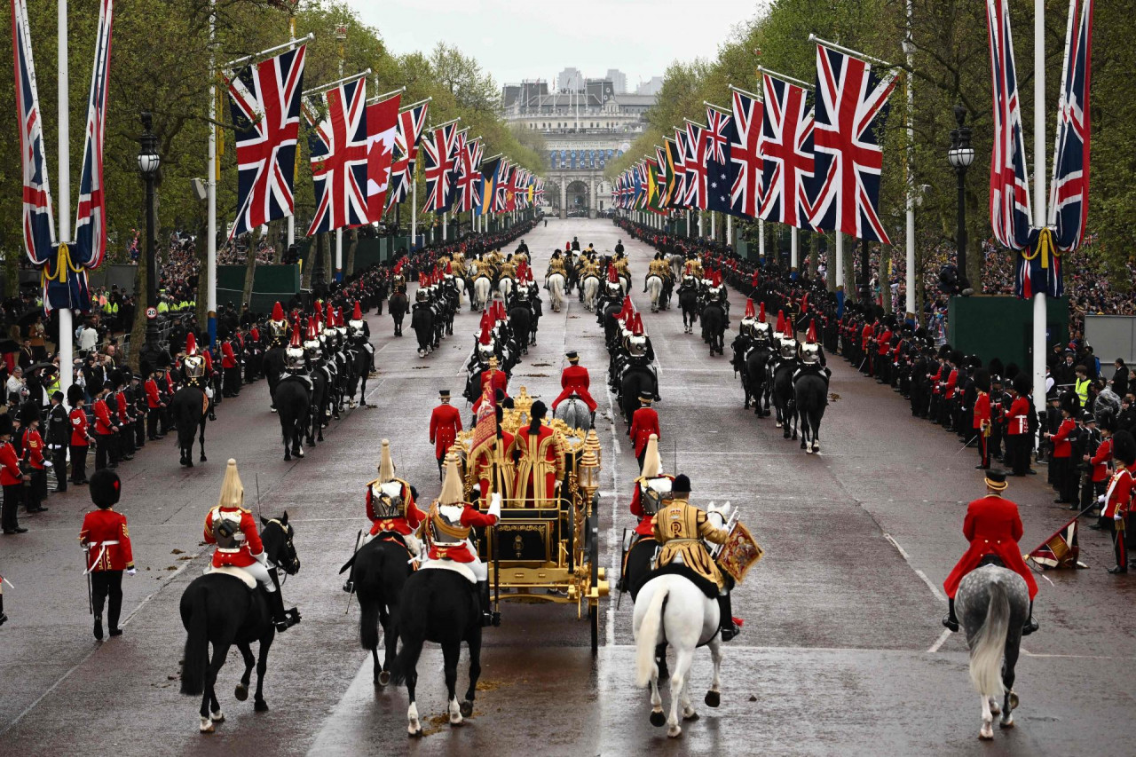 Deseci tisuća ljudi u Londonu na krunidbi kralja Charlesa III