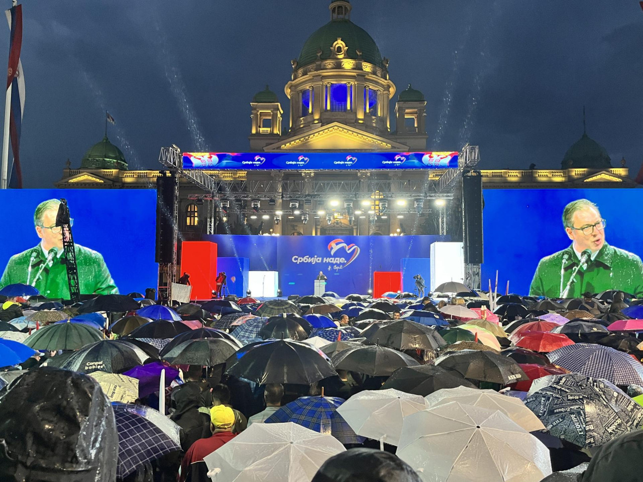 Na Vučićevom skupu pljuštala kiša, ljudi bježali, Dačić hvalio Miloševića, Dodik klicao Rusiji