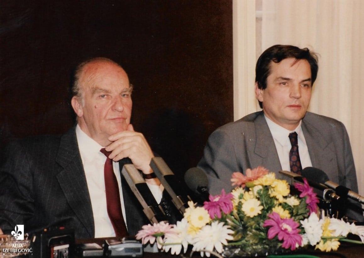 Alija Izetbegović je bez suglasnosti Parlamenta, antiustavno, podijelio BiH