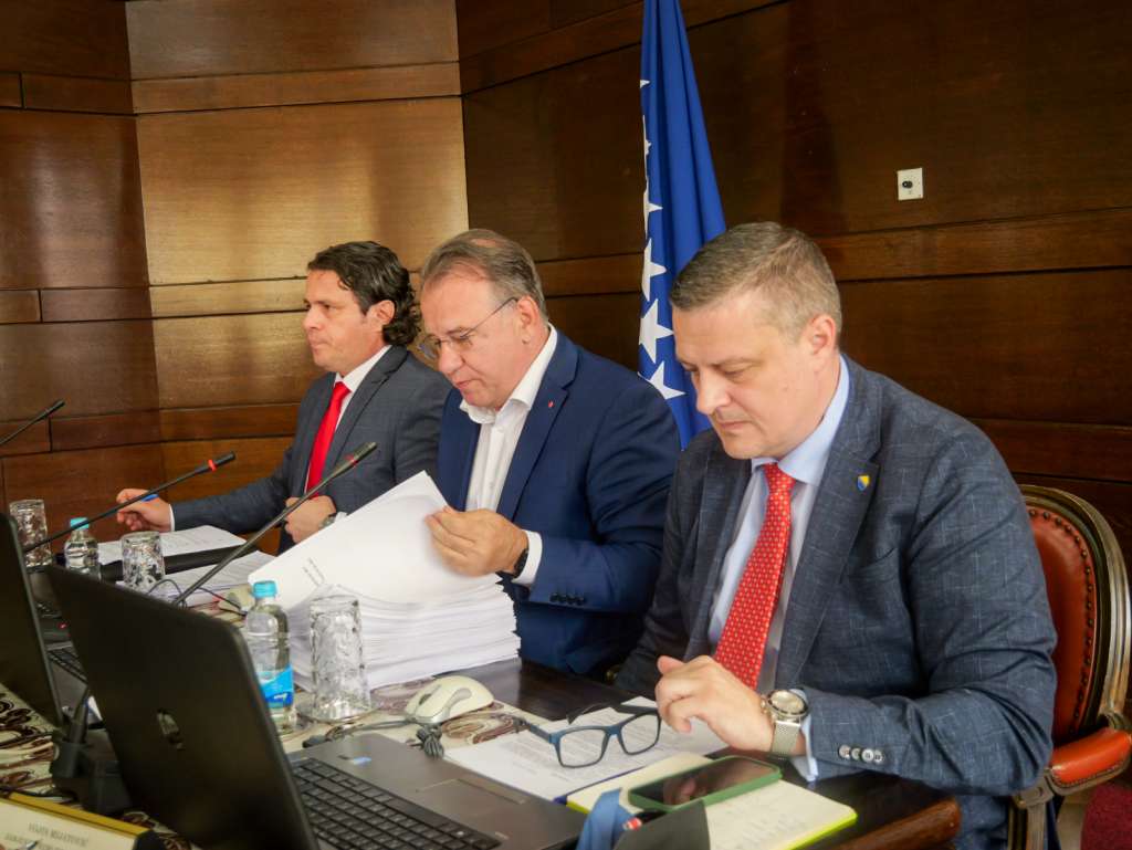 Zaključci Vlade FBiH povodom događaja u Lukavcu