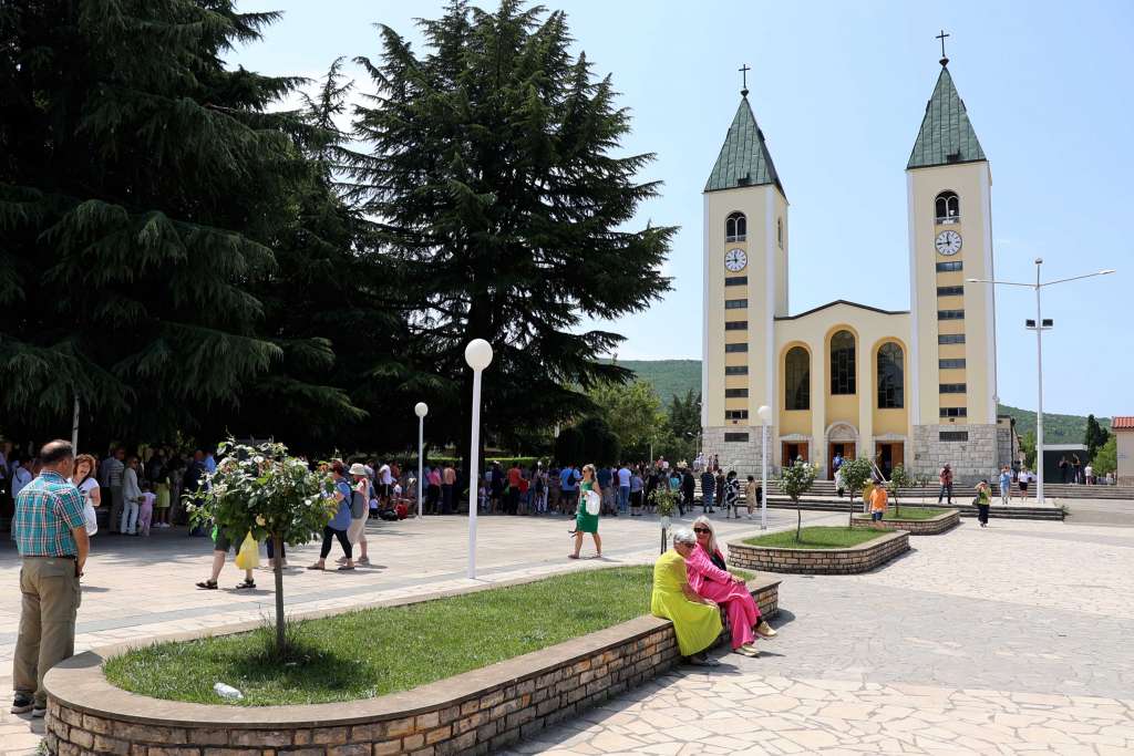 U Međugorje stiglo tisuće hodočasnika (VIDEO)