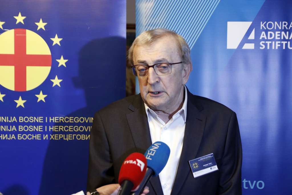 Topić: Srebrenica i druga stratišta su poziv da se treba boriti za pravednost, toleranciju i mir