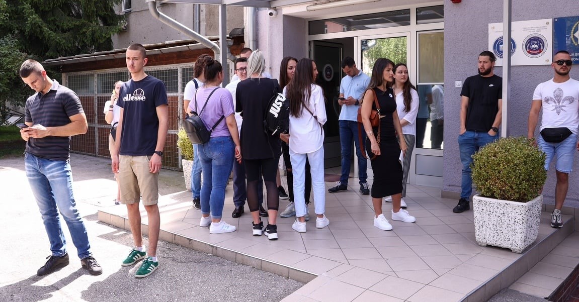 Zatraženo da se kolegice koje su veličale ratne zločince isključi sa studija