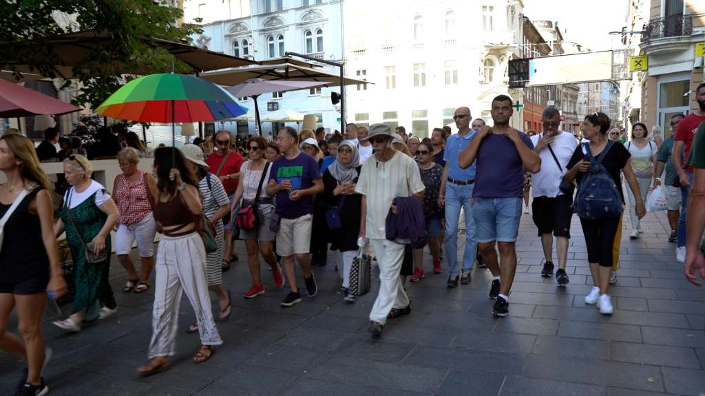 Sarajevo 'preplavili' turisti iz regije i svijeta (VIDEO)