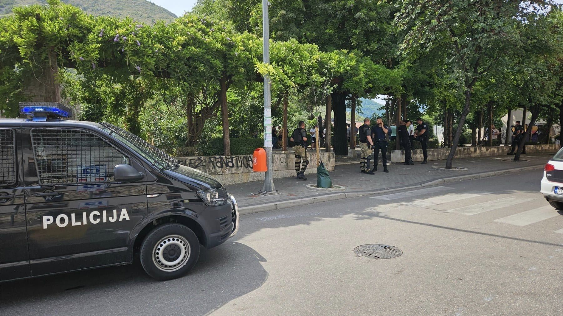 U Mostaru sukob "Red Army" i "Manijaka", ima ozlijeđenih (VIDEO)