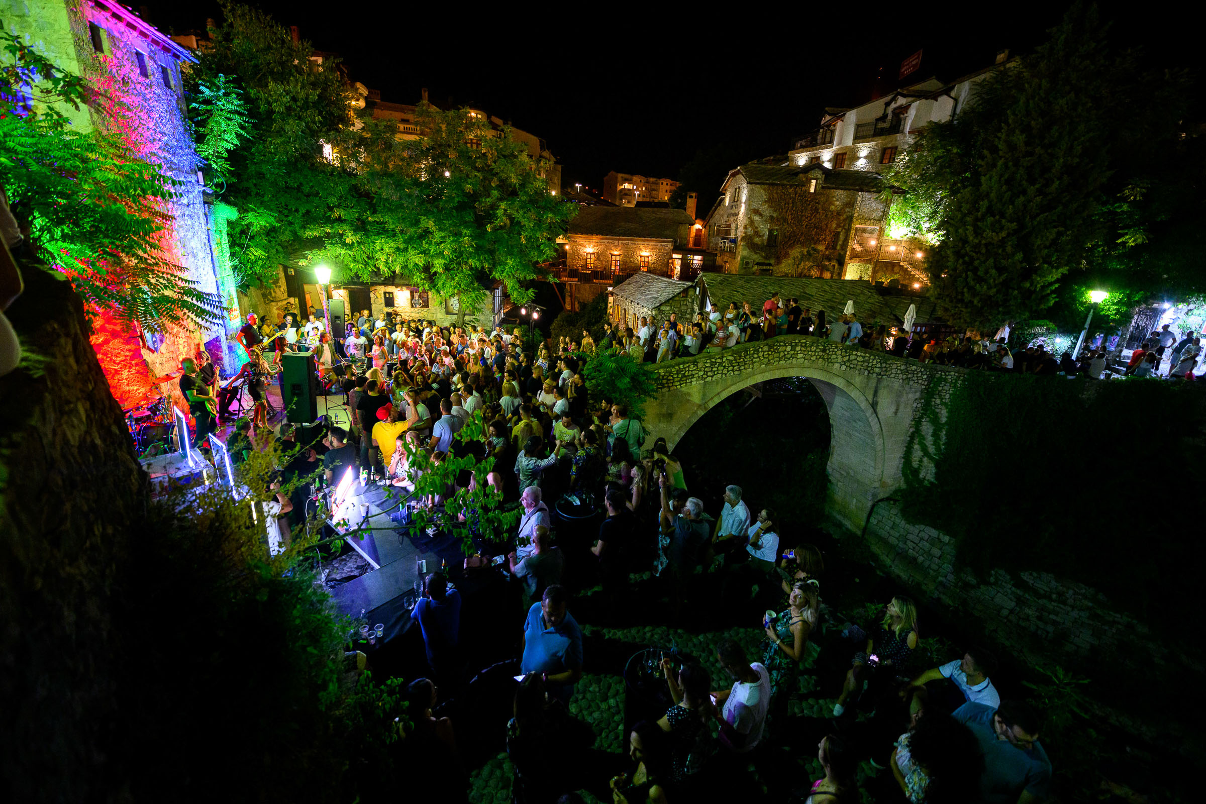 <strong>Muzički  Old Town Street Fest upotpunjuje spektakl Red Bull Cliff Divinga: Šest lokacija, 14 nastupa</strong>