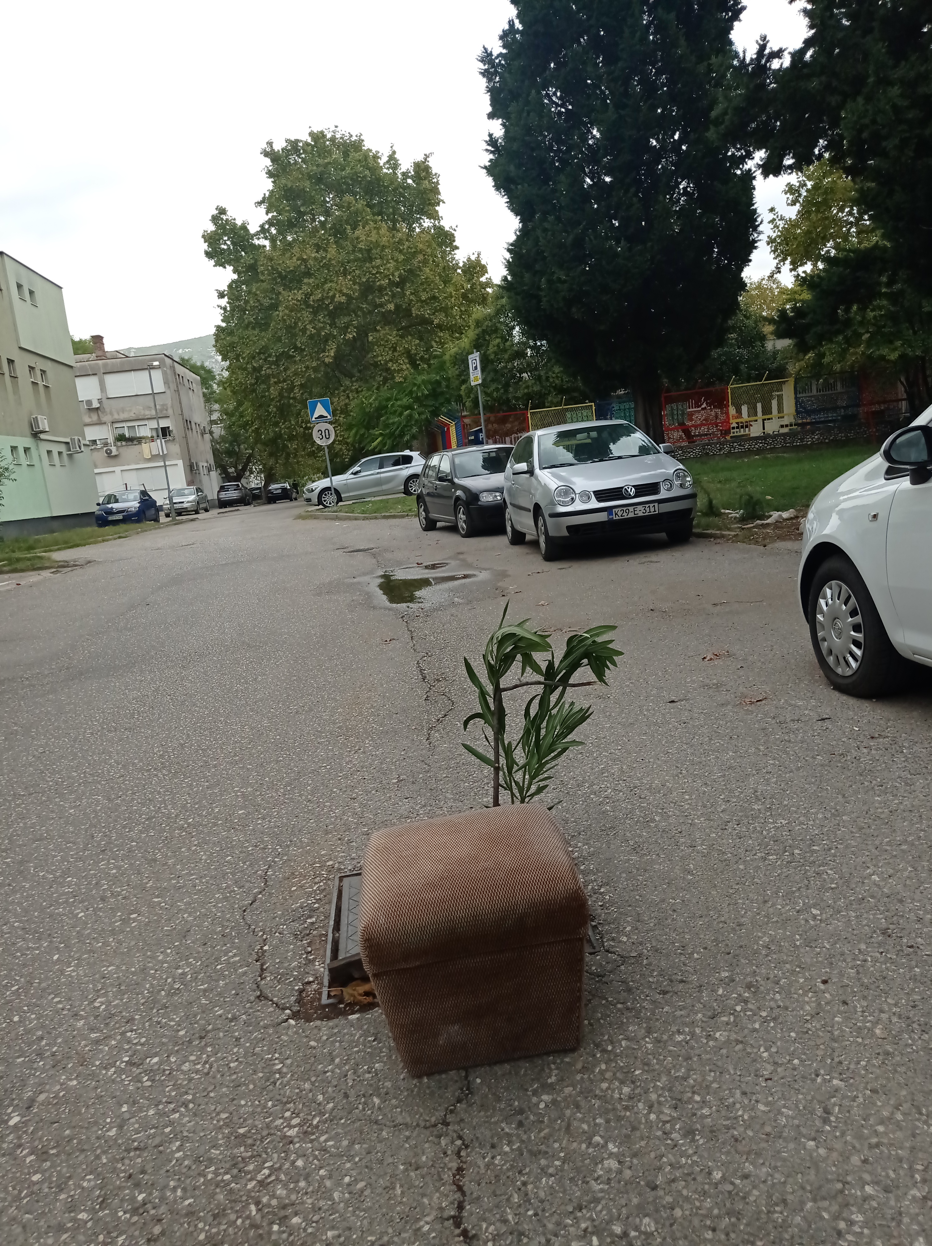 Parola je snađi se..., odmori na šahtu dok Grad reagira