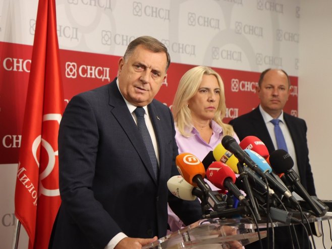 Dodik kaže da je danas Schmidt shvatio da ne može ući ni u jednu instituciju RS-a