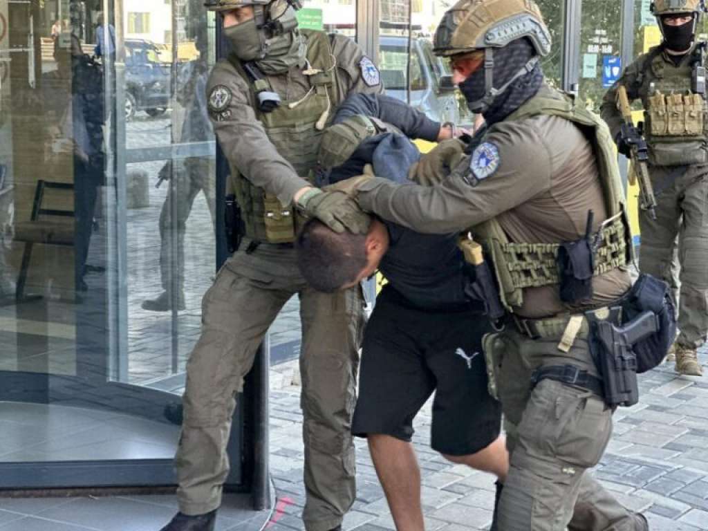 Kosovo: Selo Banjska četvrti dan pod blokadom