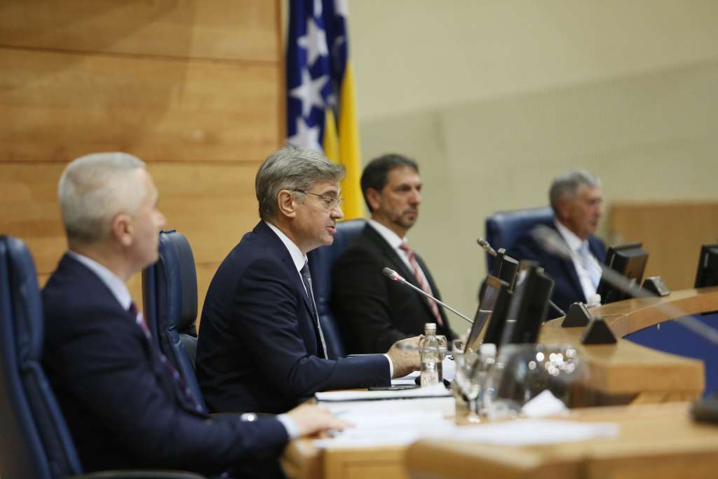 Zvizdić u vezi novih prijetnji Dodika: Nećemo glasati za izbacivanje stranih sudaca iz Ustavnog suda