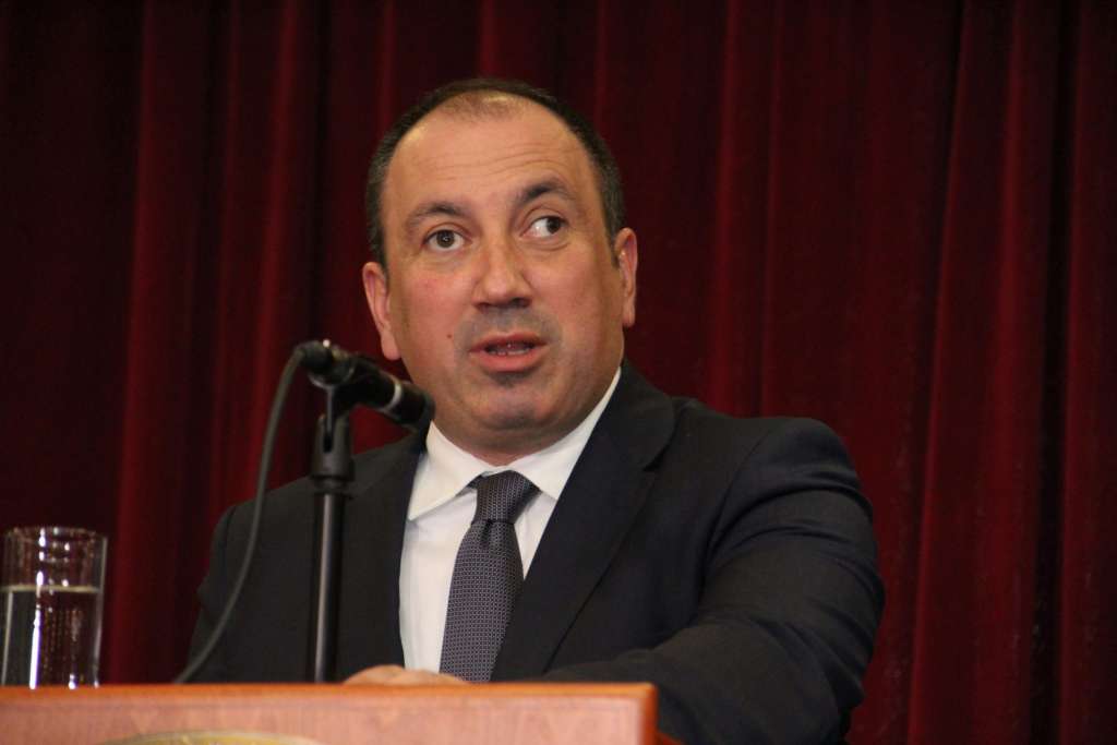 Crnadak: Schmidt radi za SNSD i Dodika