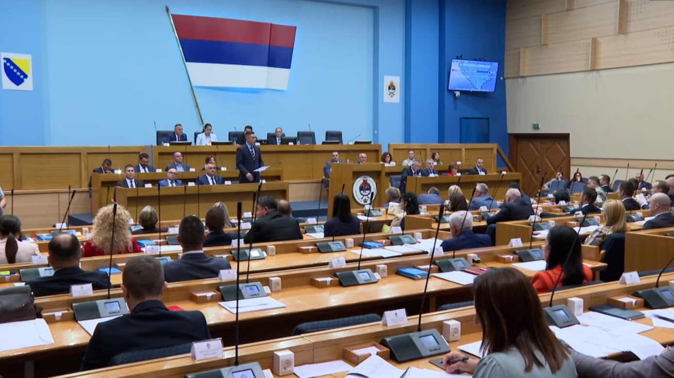 UBIJANJE DEMOKRACIJE: Zakon o agentima po ruskom modelu pred zastupnicima RS-a