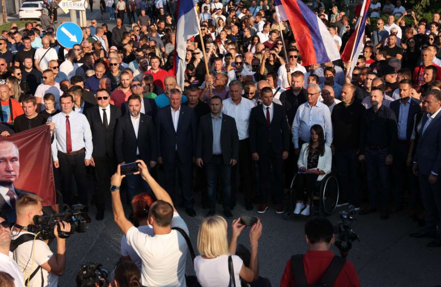 Na četiri lokacije u RS održani skupovi podrške Miloradu Dodiku