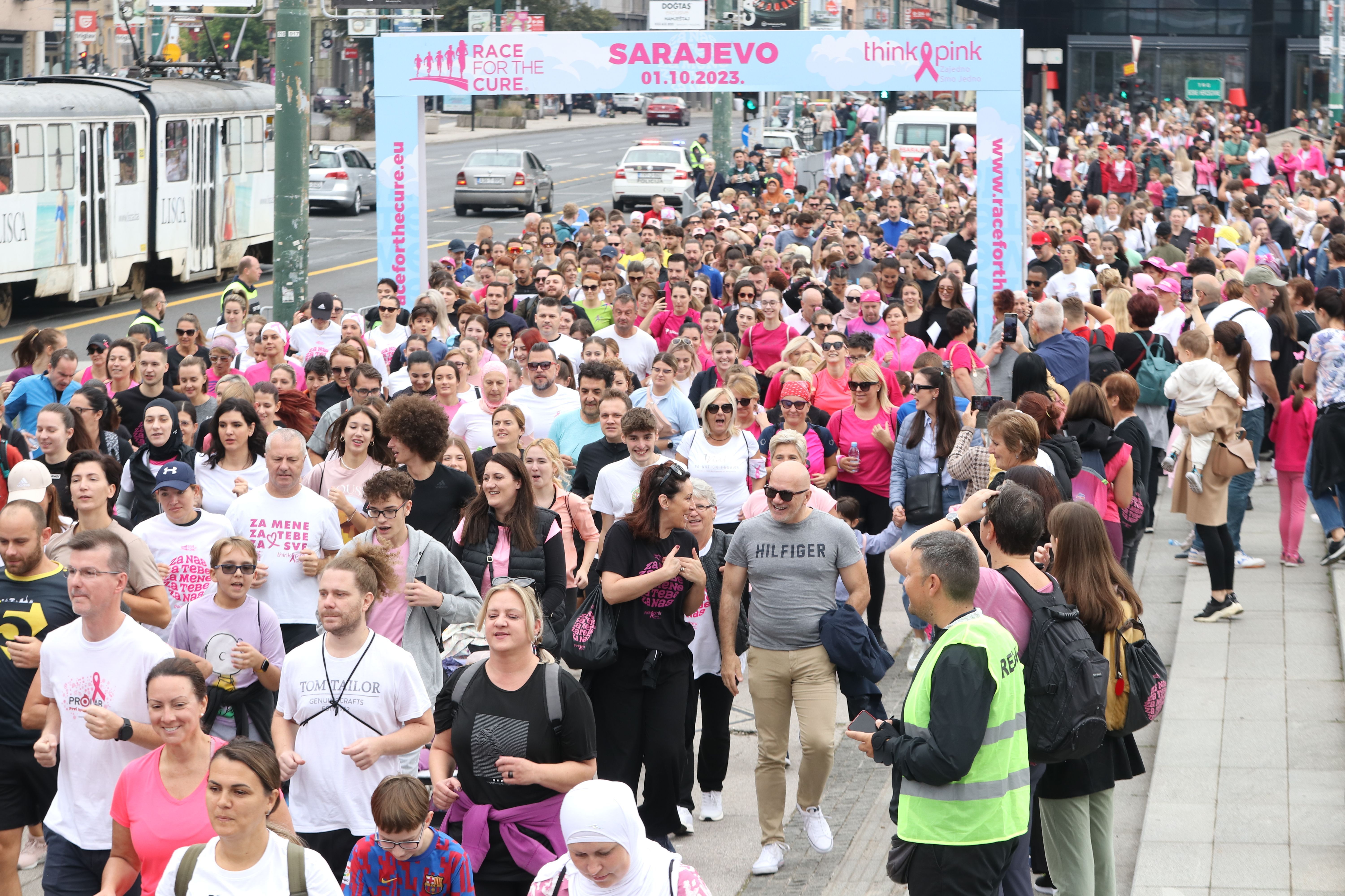 Učesnici iz cijele BiH na trci/šetnji za ozdravljenje 'Race For The Cure'
