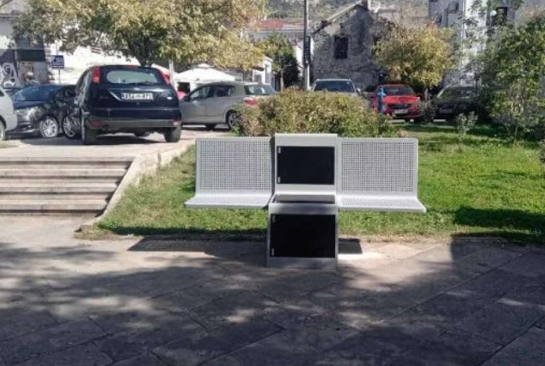 Na četiri lokacije u Mostaru postavljene pametne klupe