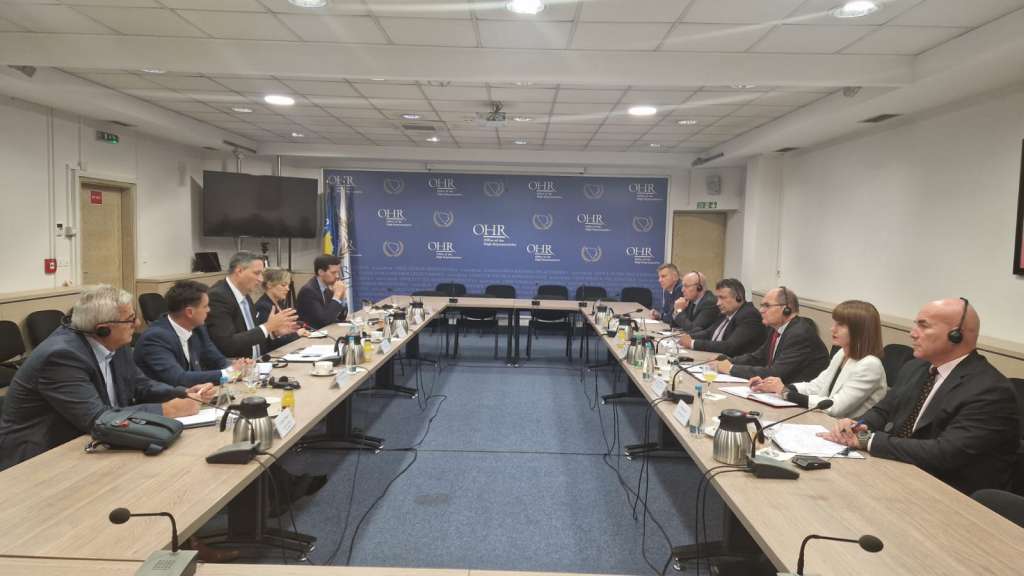 Bećirović razgovarao sa Schmidtom: Najvažnije zaštititi ustavni poredak Bosne i Hercegovine