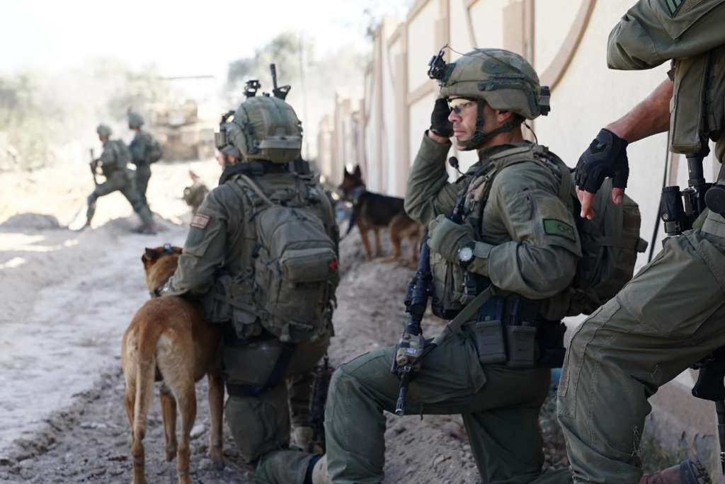 Očevici iz Gaze tvrde da IDF naređuje muškarcima u Al-Shifa bolnici da se okupe u dvorištu