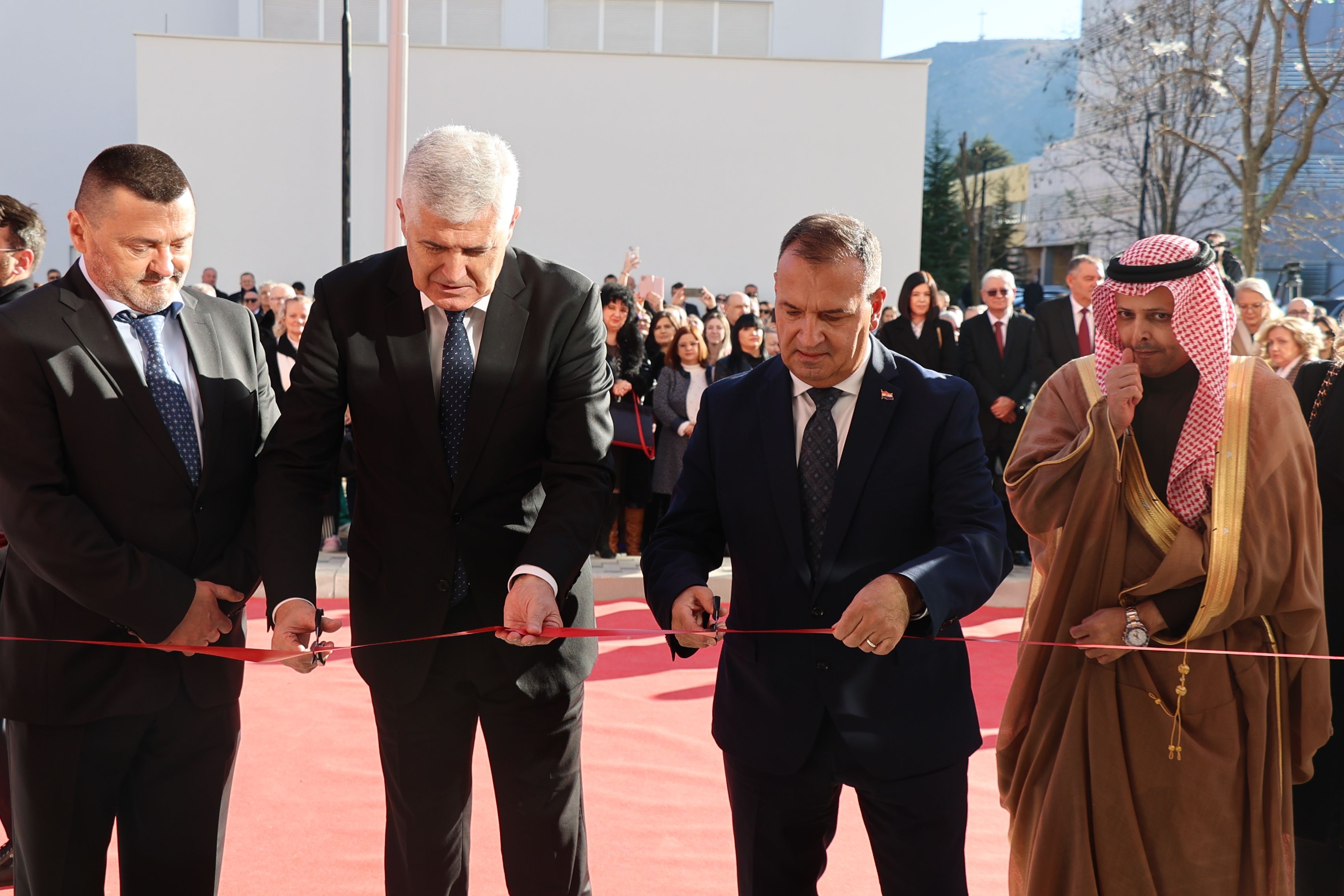 Otvorena nova zgrada Klinike za dječje bolesti SKB-a Mostar (video)