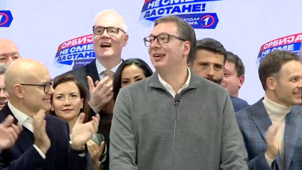 Vučić proglasio apsolutnu pobjedu SNS-a, oporba osporava