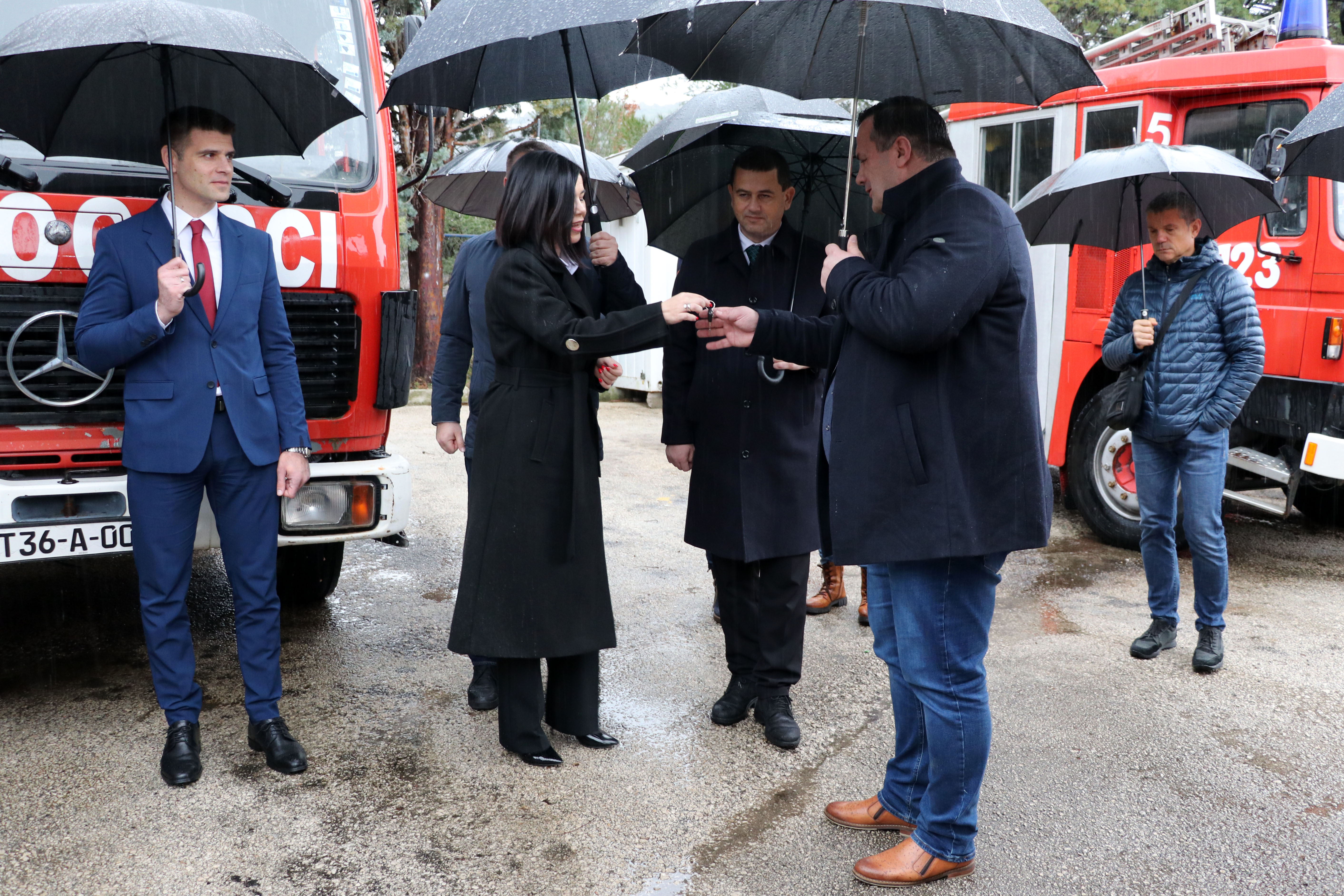 NEUM: Vlada HNŽ-a donirala novo vatrogasno vozilo