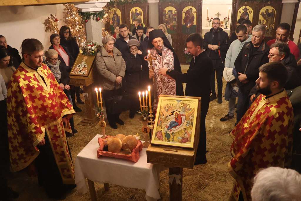 Vladika Dimitrije predvodio liturgiju u hramu Rođenja Presvete Bogorodice u Mostaru