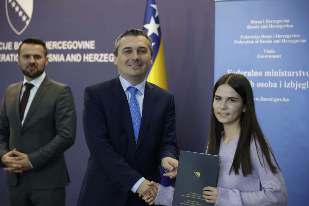 U Vladi Federacije BiH dodijeljene stipendije za 933 studenta povratnika (VIDEO)