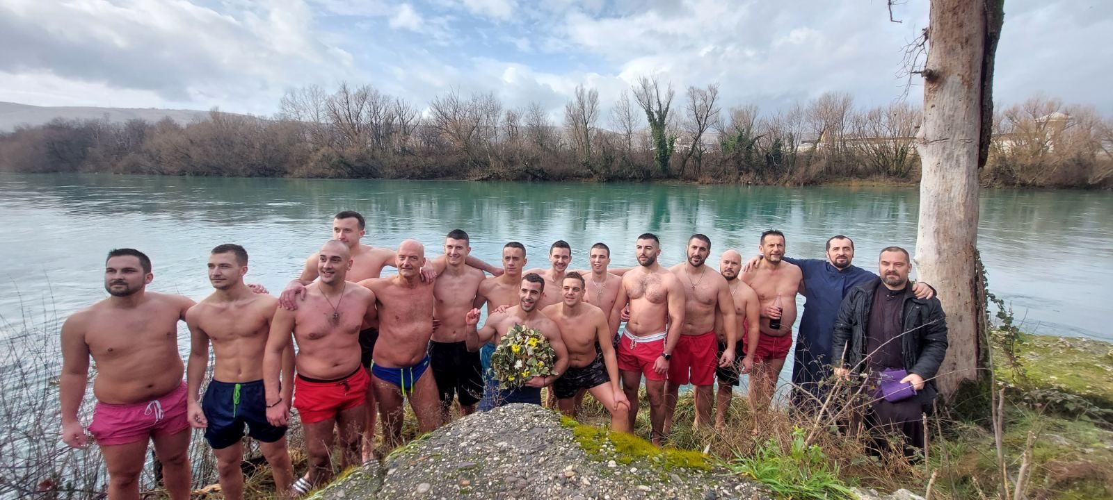 <strong>Pravoslavci plivali za krst časni</strong>